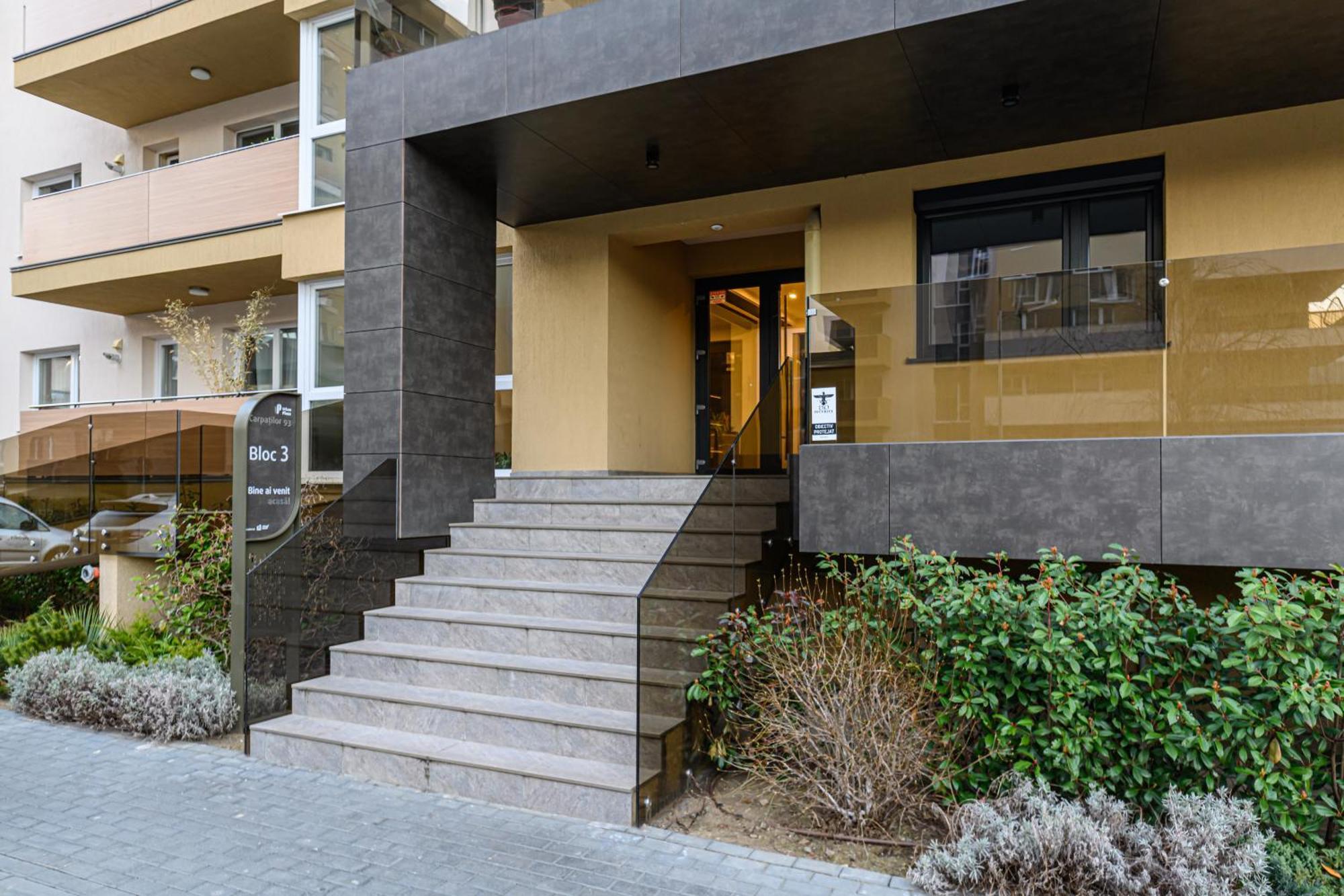 B-Holiday Luxury Apartments Urban Plaza Brasov Bagian luar foto