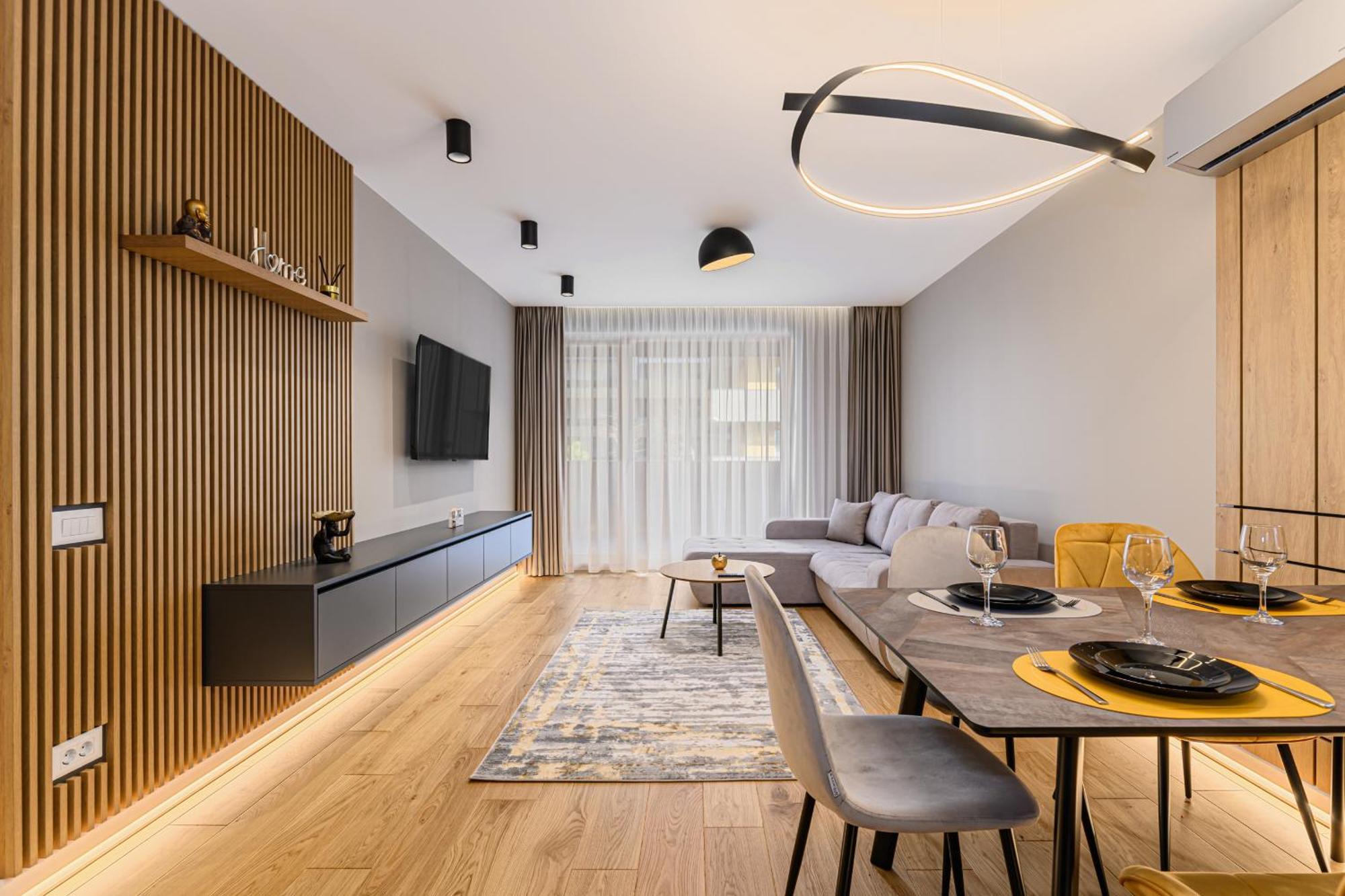 B-Holiday Luxury Apartments Urban Plaza Brasov Bagian luar foto