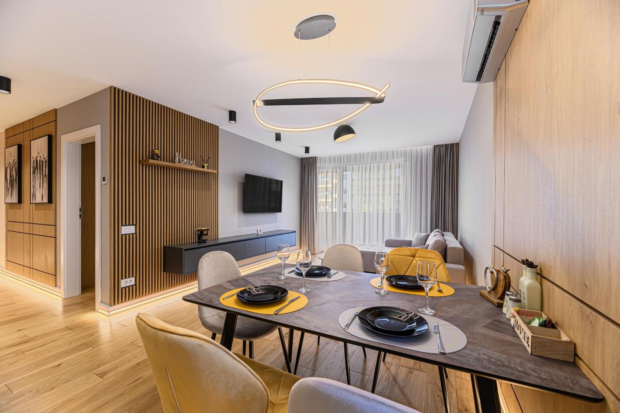 B-Holiday Luxury Apartments Urban Plaza Brasov Bagian luar foto
