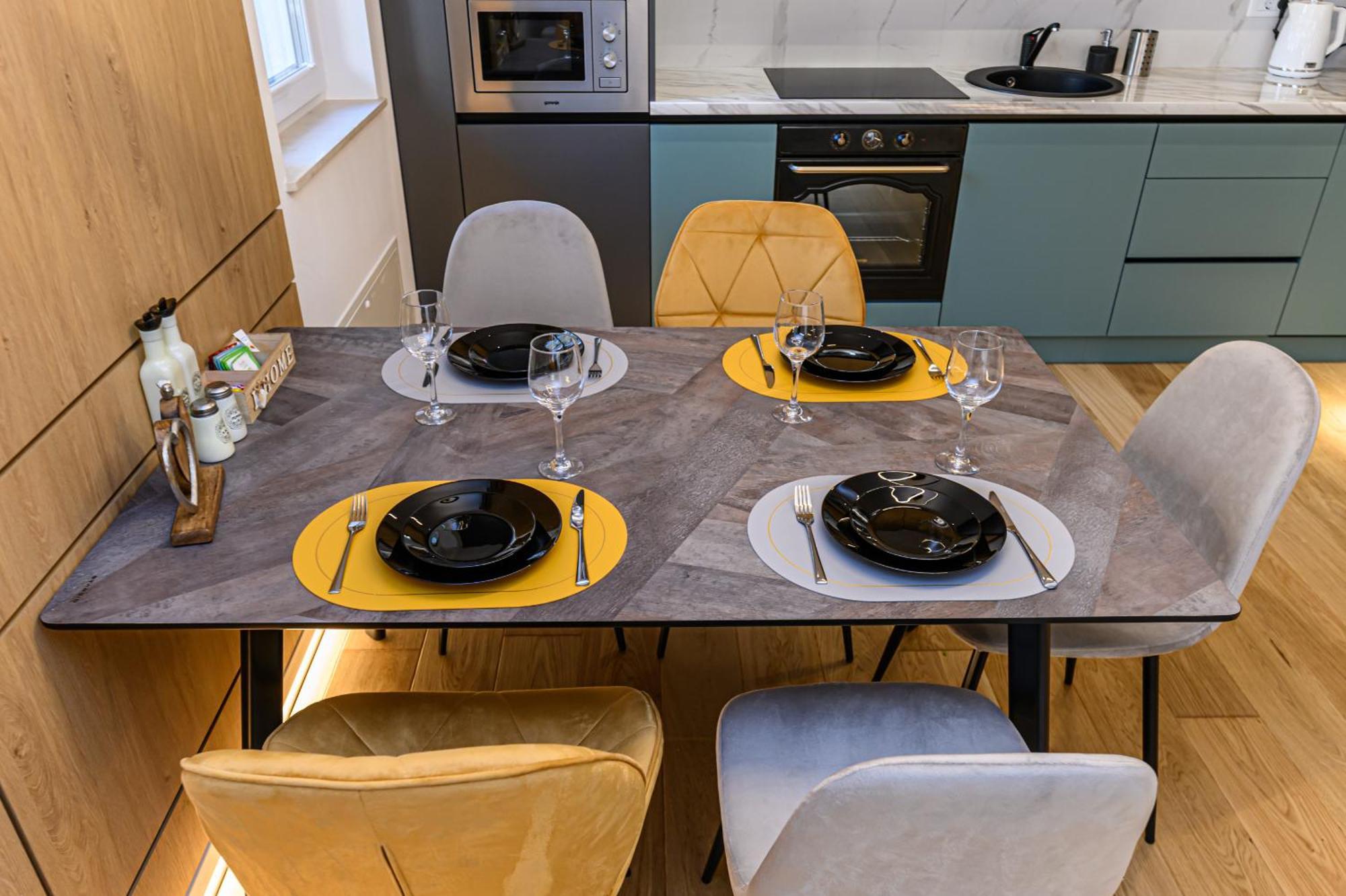 B-Holiday Luxury Apartments Urban Plaza Brasov Bagian luar foto